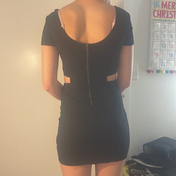 Dress - Picture 3 of 3